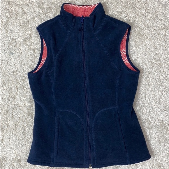 Vineyard Vines Jackets & Blazers - GUC Vineyard Vines reversible fleece/sweater Vest